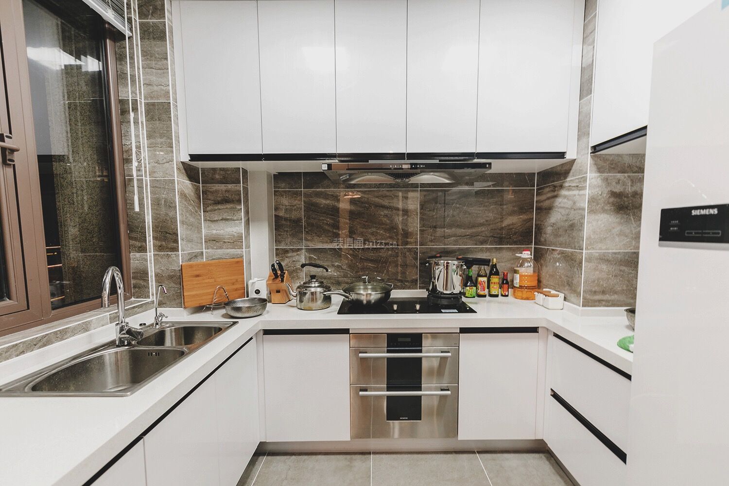 现代风格厨房 现代风格厨房装修风格 现代风格厨房装修效果图